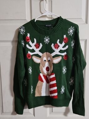 TINT & SHADOW LONG SLEEVE REINDEER SWEATER: GREEN: NEW WITH TAGS: SIZE S